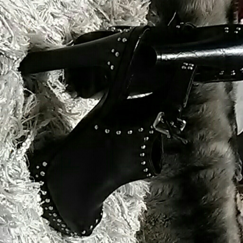 Shoes - Picture 6 of 6